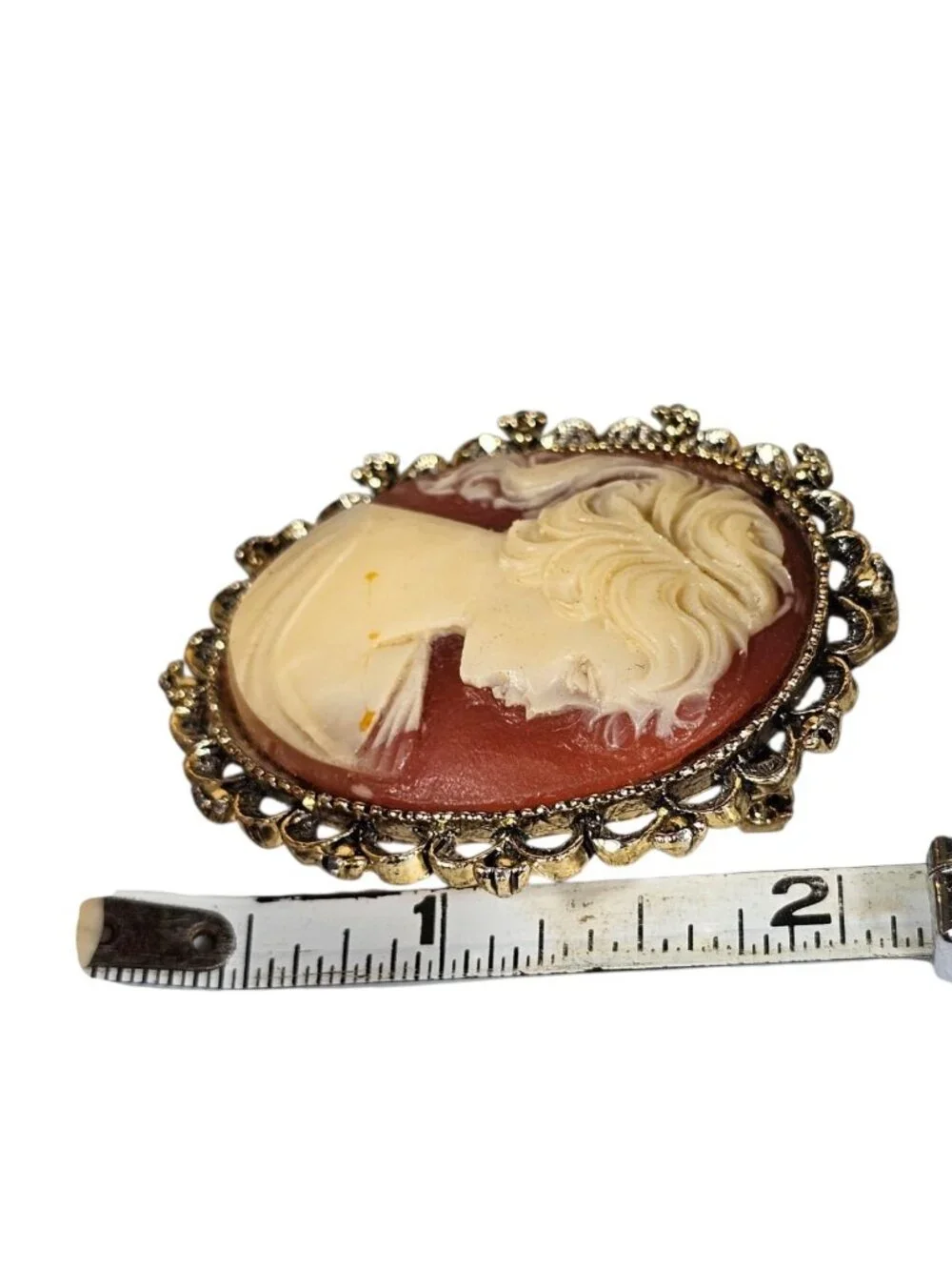 Signed Gerry's Lady Protrait Cameo Brooch Coral Color Resin Gold Tone Vintage - Picture 6 of 6